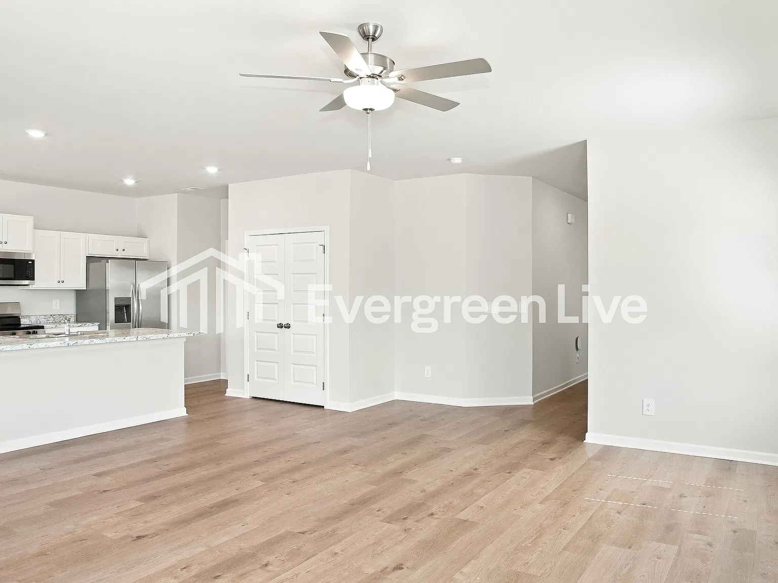 4 bed, 2.5 bath, 2065 sqft, $1,895 — Photo 4
