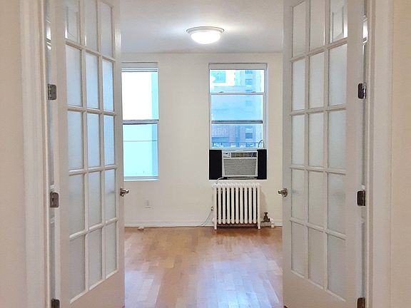 4th image of 306 E 49th St APT 4b