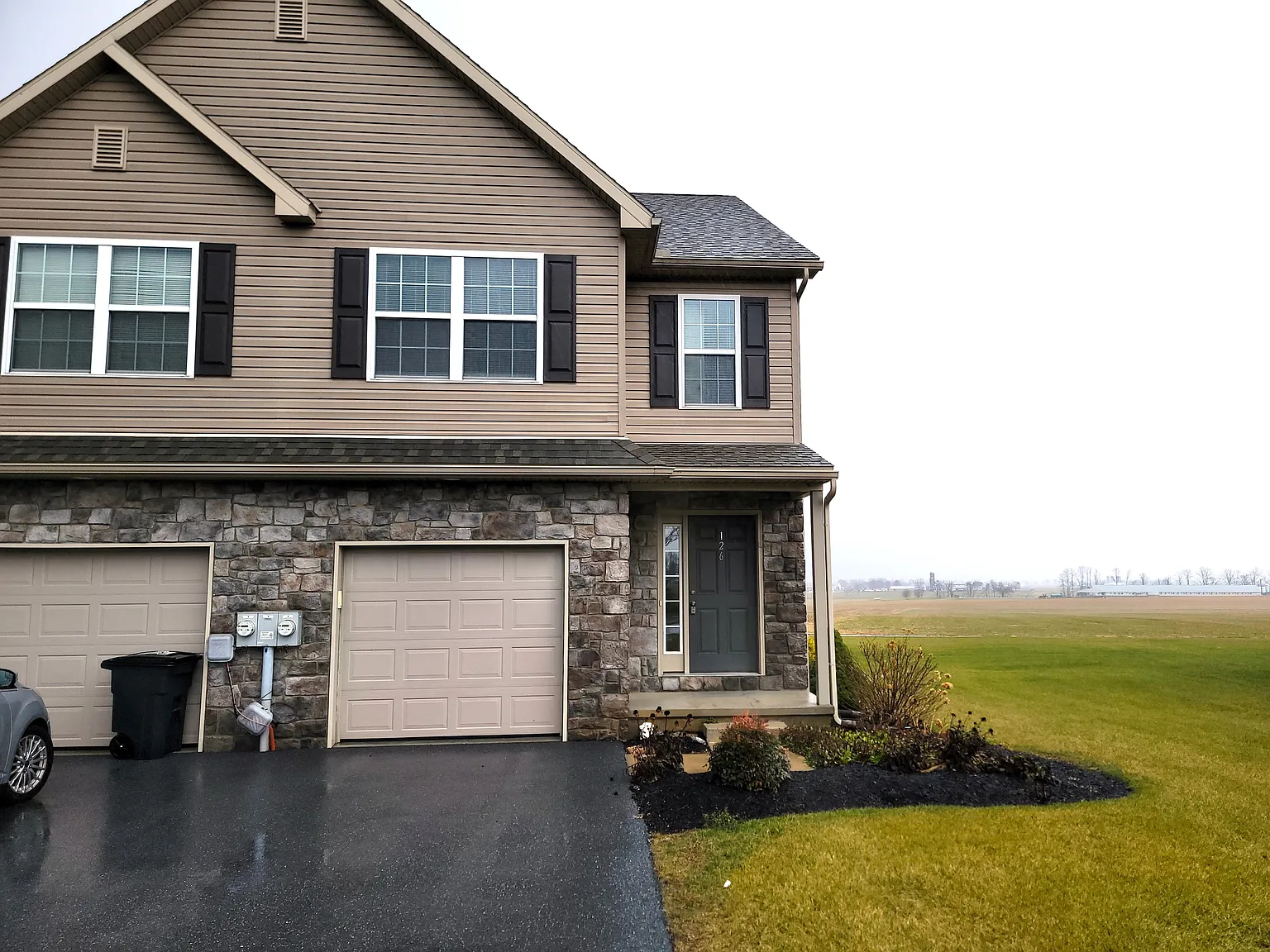 3 bed, 2.5 bath, 1416 sqft, $1,750 — Photo 1