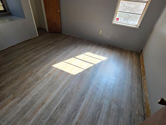 3rd image of 7713 Gideon St