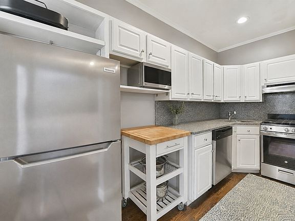 5th image of 253 Gold St #2