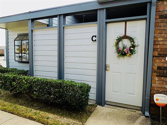 5th image of 624 Bellaire Dr APT C