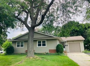 584 Coventry Ln, Crystal Lake, IL 60014
