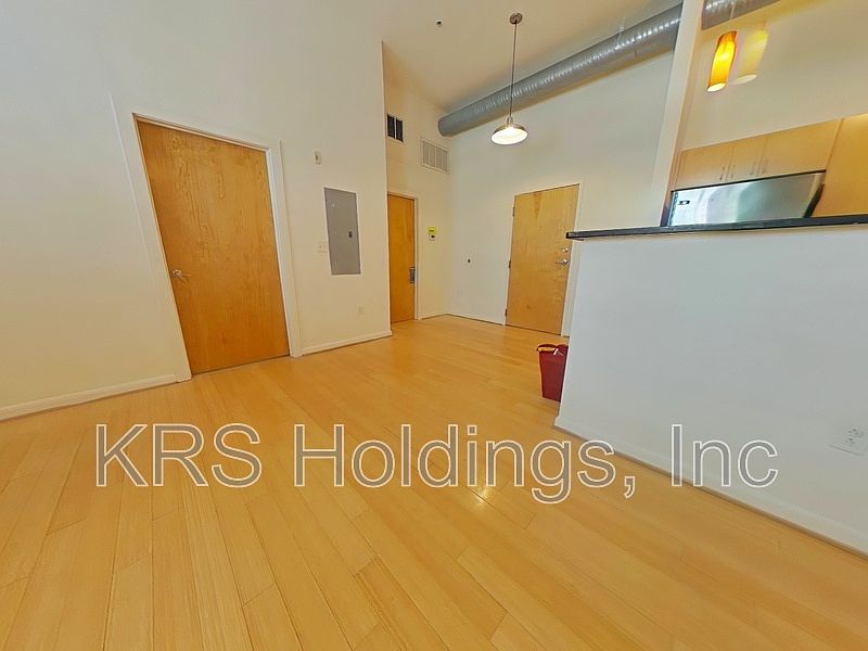 1st image of 1011 W Marshall St #216