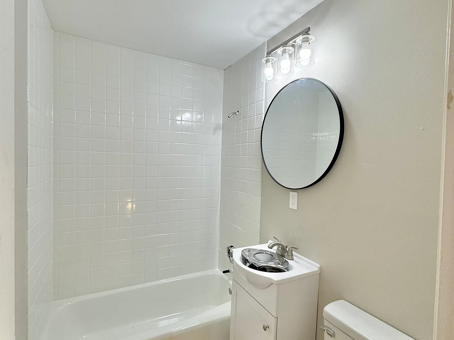 2 bed, 900 sqft, $885 — Photo 3