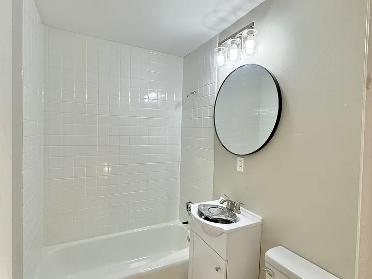 510 Holladay Dr #502 — Photo 3