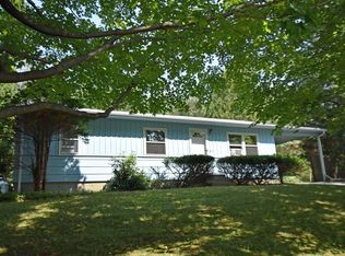 39 Longmeadow Dr, Amherst, MA 01002