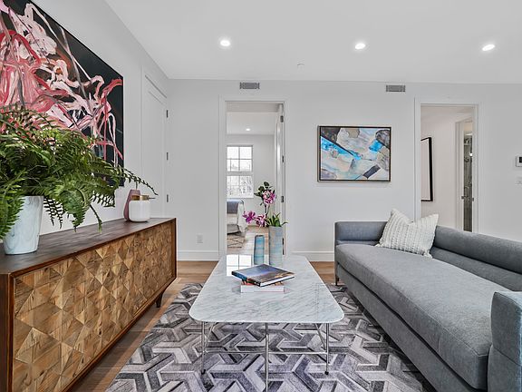 4th image of 40 Huntington St #2E