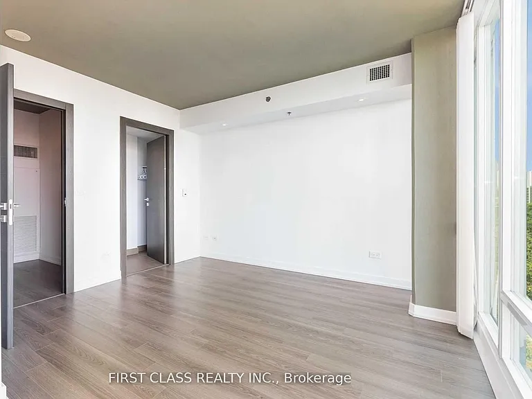 220 George St #907 — Photo 17