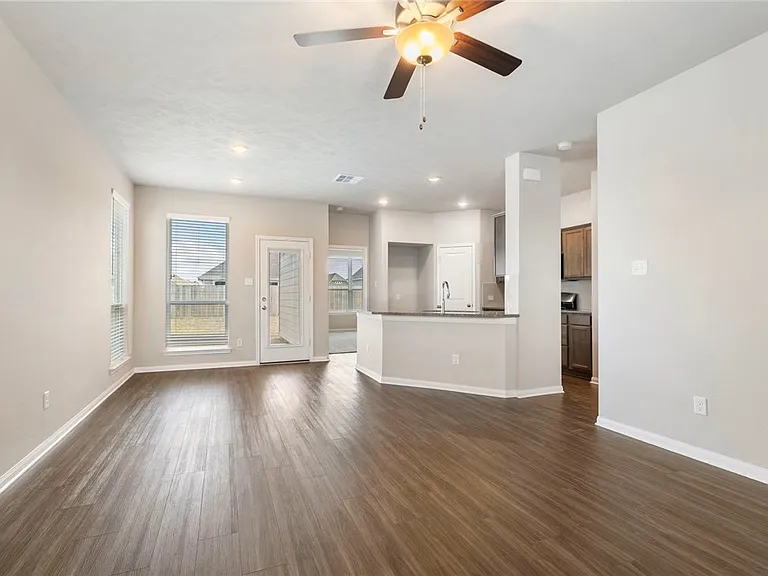 2014 Markley Dr — Photo 2
