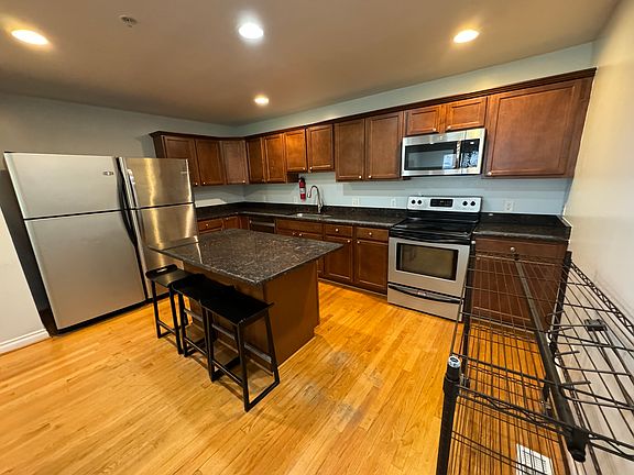 5th image of 133 Hill St APT 3