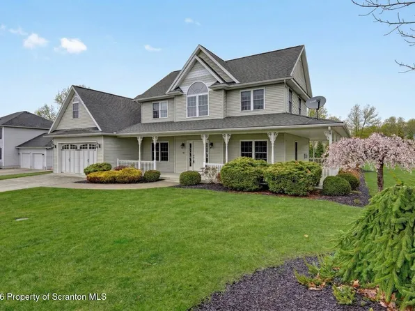 212 White Oak Dr, Olyphant, PA 18447