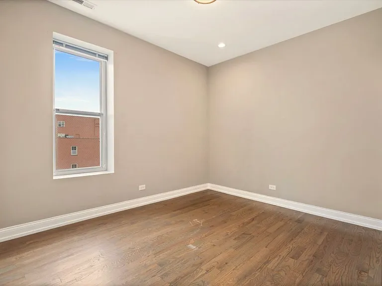 1946 S Racine Ave #2F — Photo 8