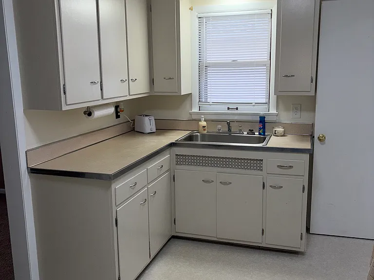 595 Dickerson Rd — Photo 2
