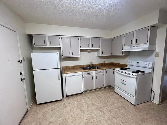 2nd image of 617 Clay St #3