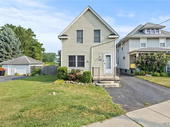 23 Saint John St, Lancaster, NY 14086