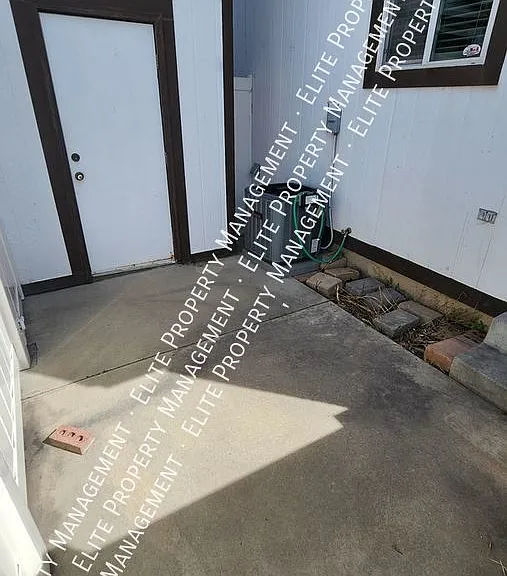 4310 S Newton Ct — Photo 9