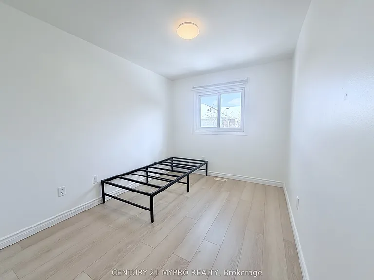 230 Enchanted Hills Cres — Photo 9