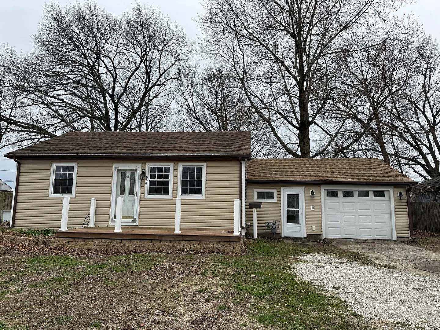 907 Laurel Ave photo 1