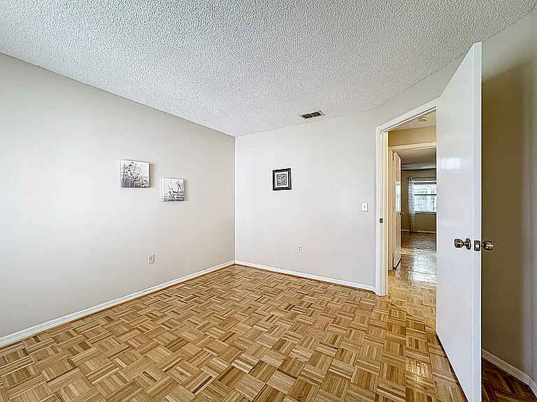 3033 Dunhill Dr — Photo 13