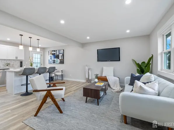 39 Howard Ave, Tinton Falls, NJ 07724