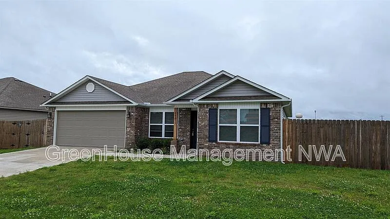 4 bed, 2.0 bath, 1470 sqft, $1,840 — Photo 1