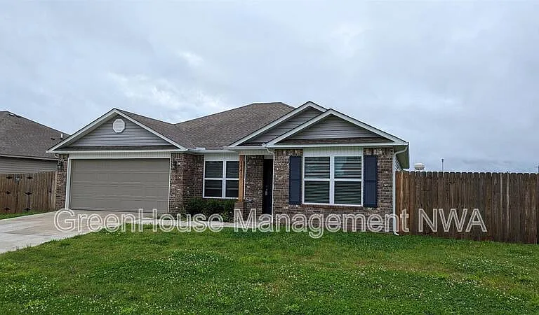 1771 Hermitage Dr — Photo 1