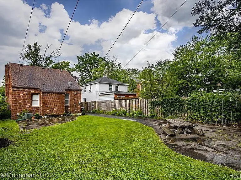 1308 Hampton Rd — Photo 31
