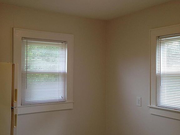 5th image of 213 1/2 Crawford St #B