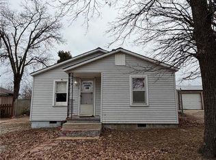 2710 Oakmoore Dr, Poplar Bluff, MO 63901