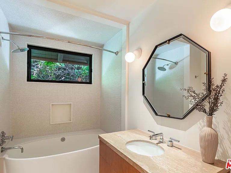 400 Toyopa Dr — Photo 18