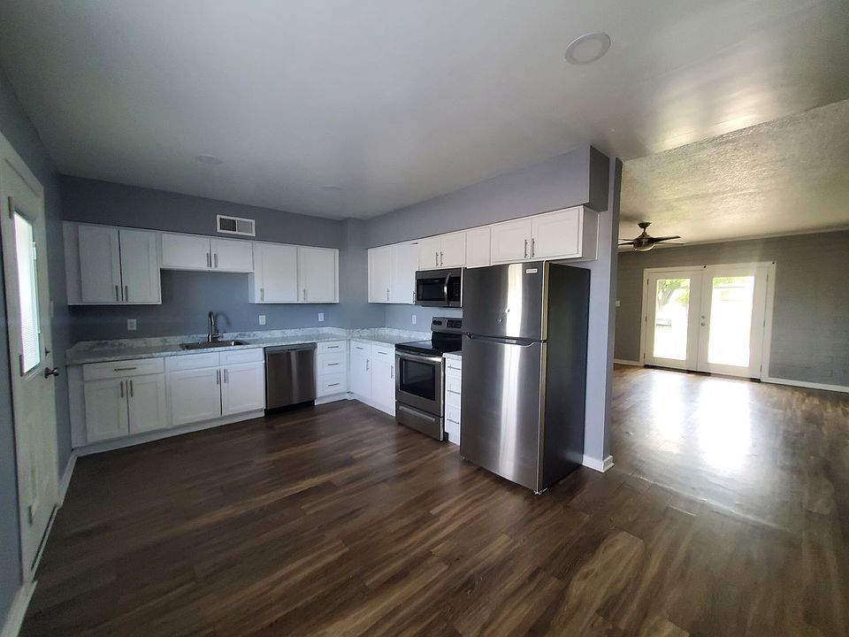 1st image of 315 W 10th Pl APT 17