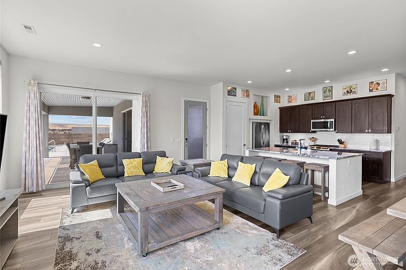 5th image of 439 Airport Way SW
