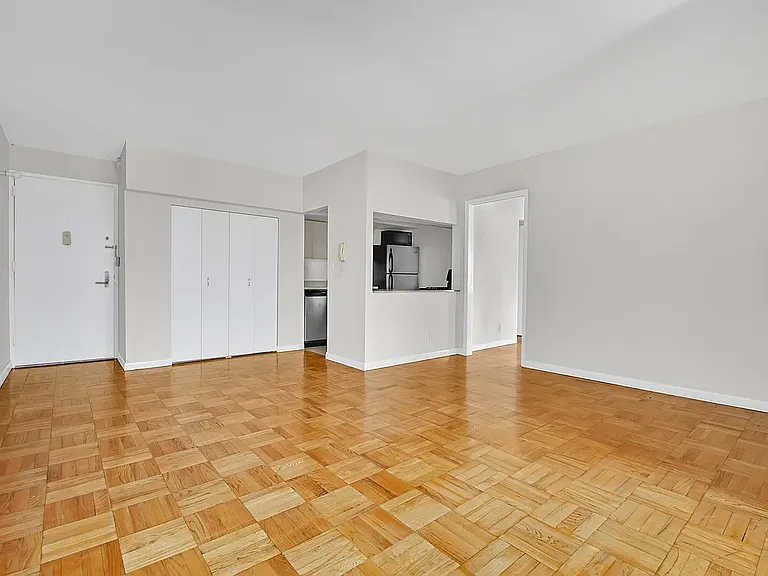 400 E 70th St #1208 — Photo 6