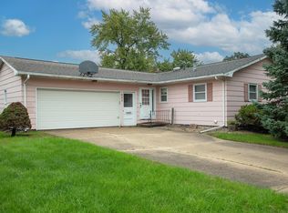 802 11th Ave NW, Waverly, IA 50677