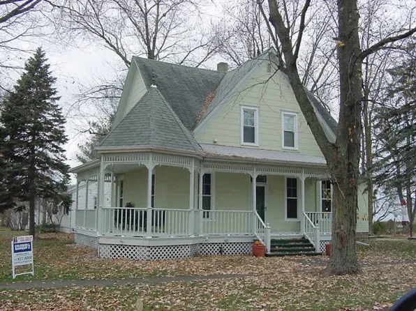 220 E 2nd St, Latham, IL 62543