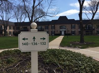136 Carriage Way Dr APT 119, Burr Ridge, IL 60527