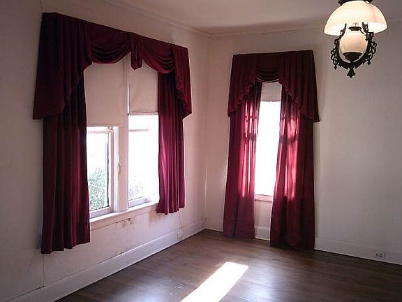 2nd image of 502 Mills Pl