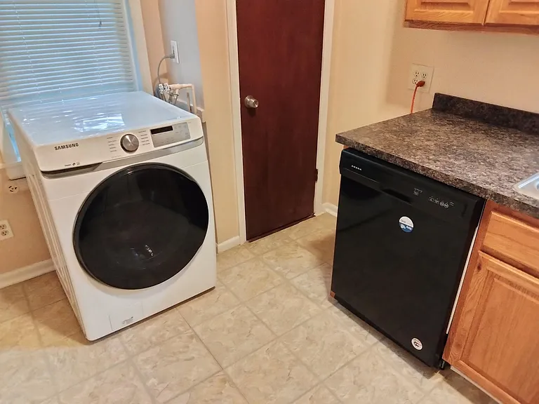 2817 Charlotte St #1 — Photo 10