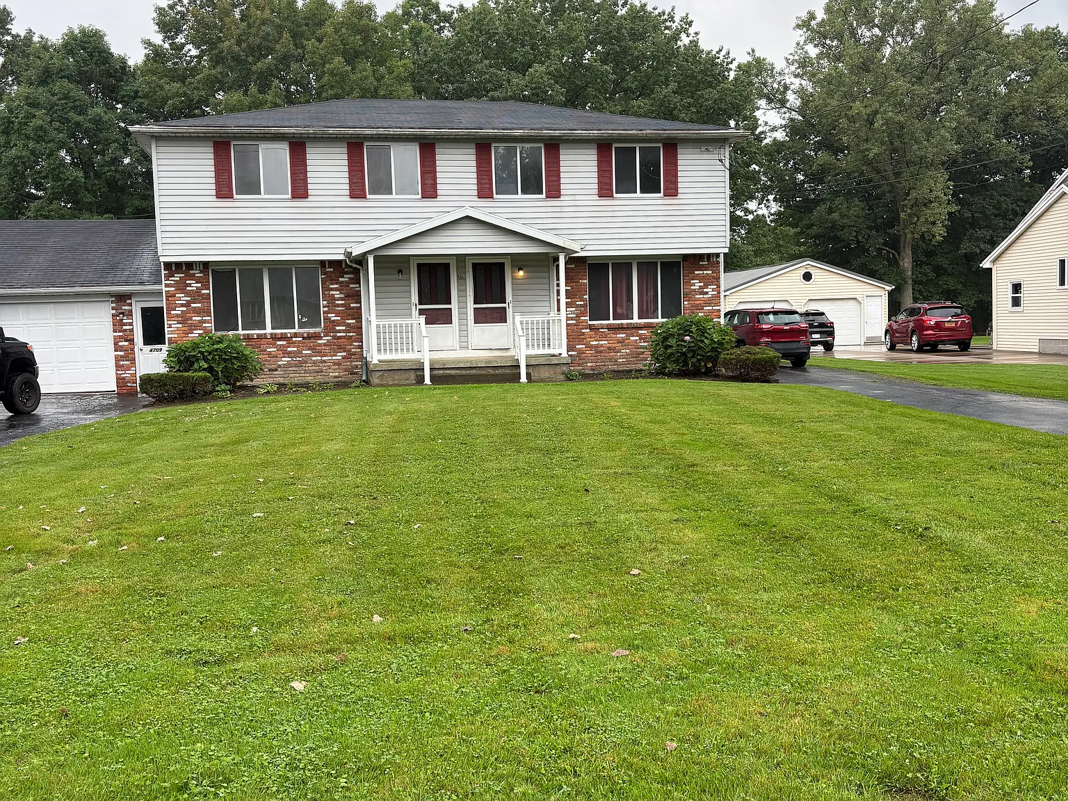 3 bed, 1.5 bath, 2000 sqft, $1,925 — Photo 1