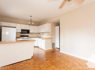 923 W Irving Park Rd #3E, Chicago, IL 60613