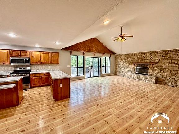 5th image of 10132 Hickory Rd