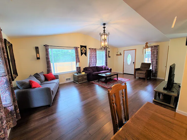 690 Nelson Rd — Photo 4
