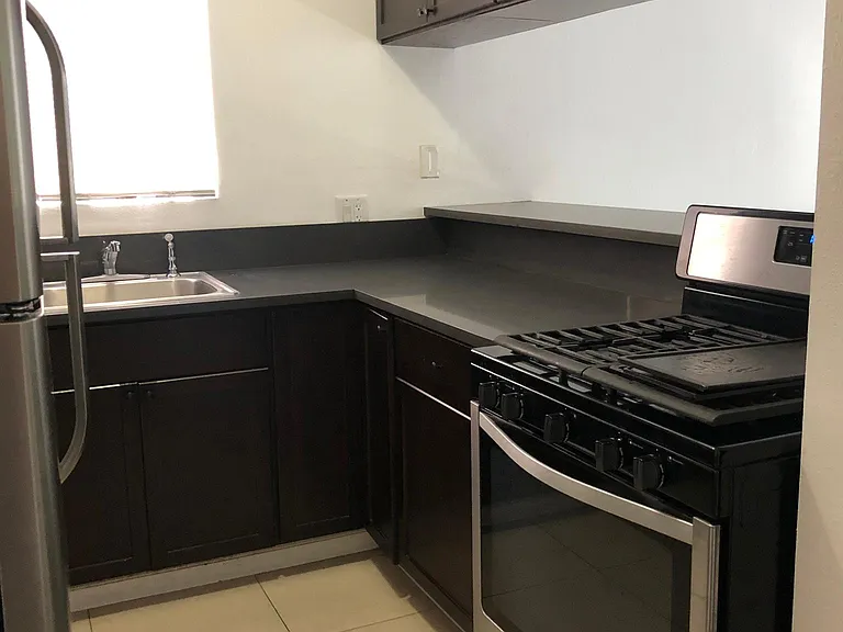 516 N Oxford Ave #9 — Photo 4