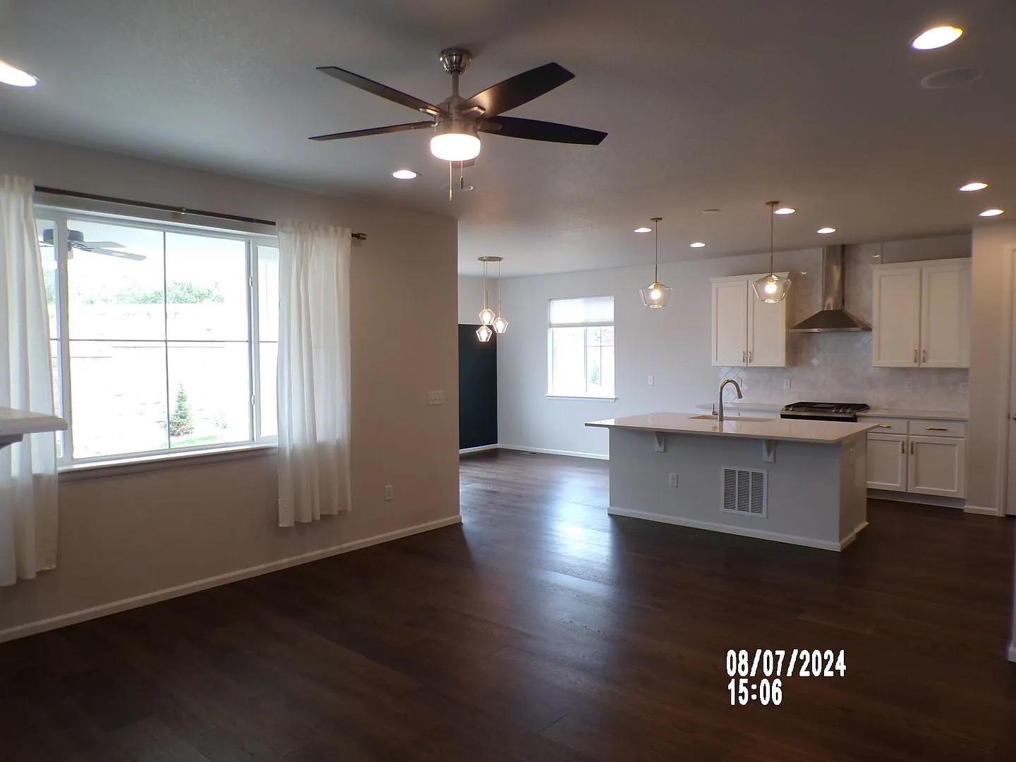 Stunning Home in Castle Rock 4Bedrooms 3.5 Bathrooms! — Photo 4