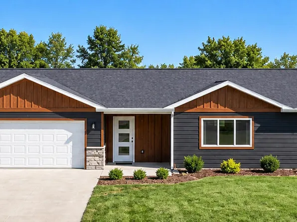 304 4th St SE, Lake Preston, SD 57249
