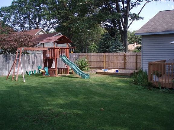 4th image of 459 E Chadwick Dr