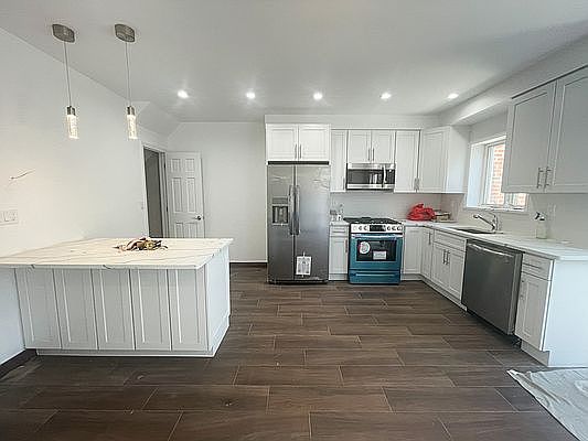 4th image of 20-29 43rd St #1