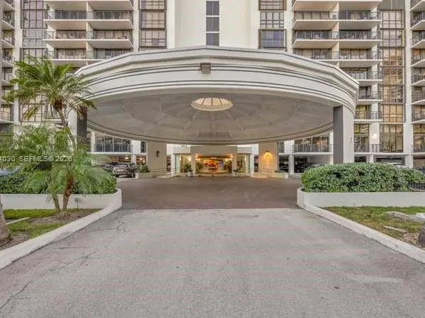 1450 Brickell Bay Dr APT 511, Miami, FL 33131