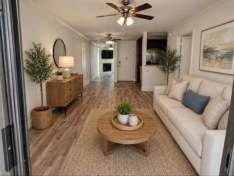 1st image of 5550 Owensmouth Ave APT 121
